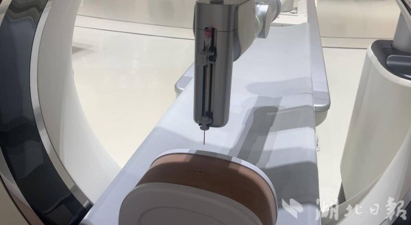 信捷策路 医生隔空“穿针引线”  武汉造手术机器人让介入治疗“看得见”